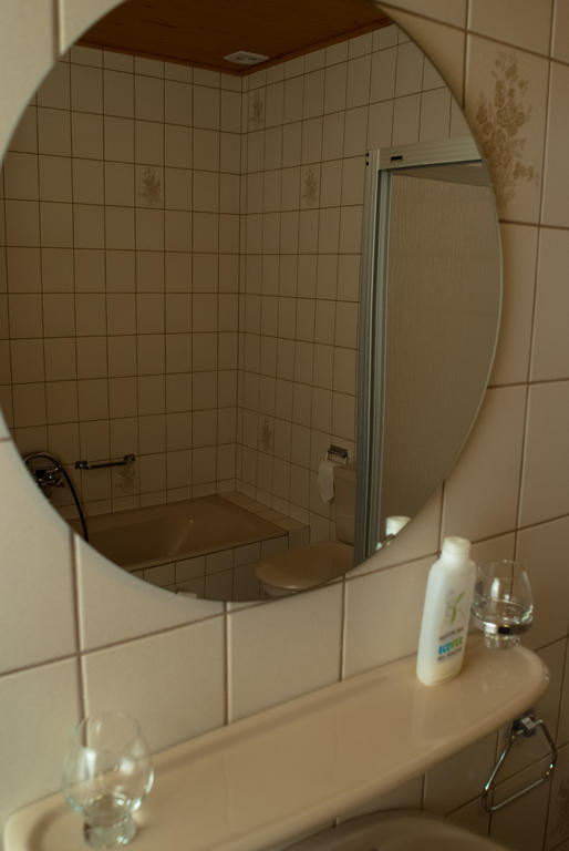 'T Bruggeske Villa Mol Ruang foto